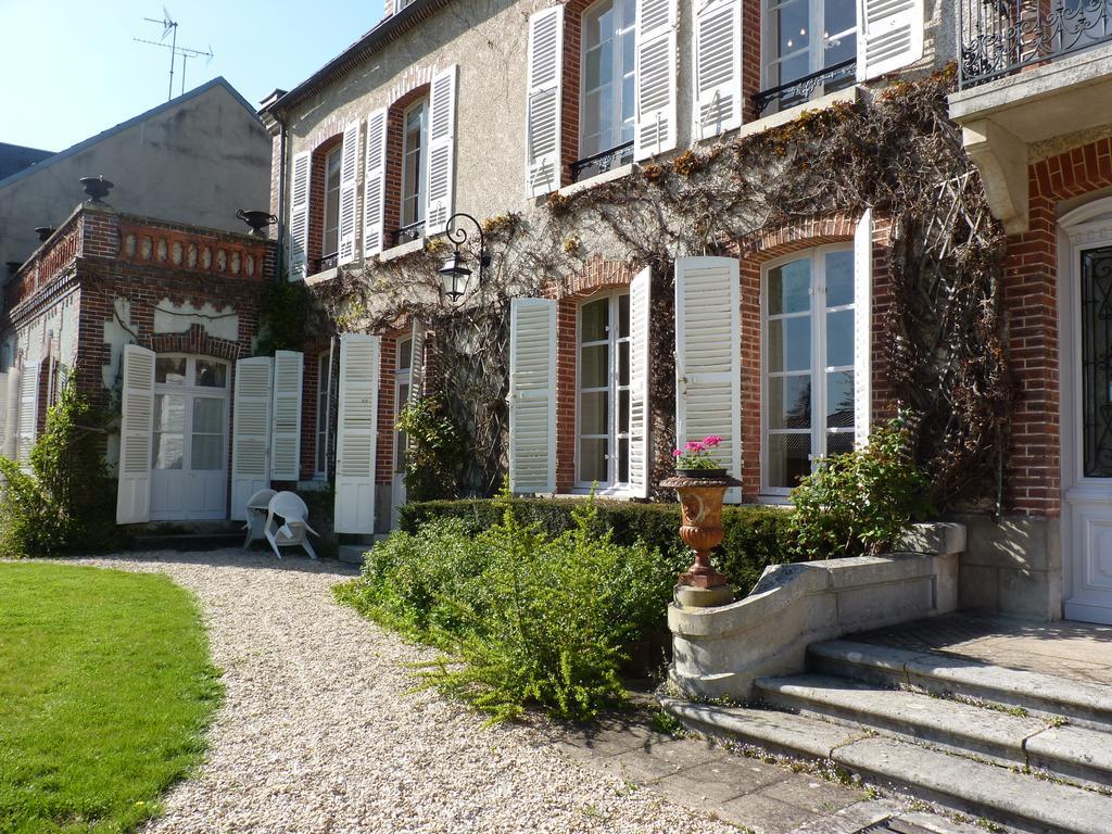 Le Clos Saint Nicolas Bed and Breakfast Château-Renard Esterno foto